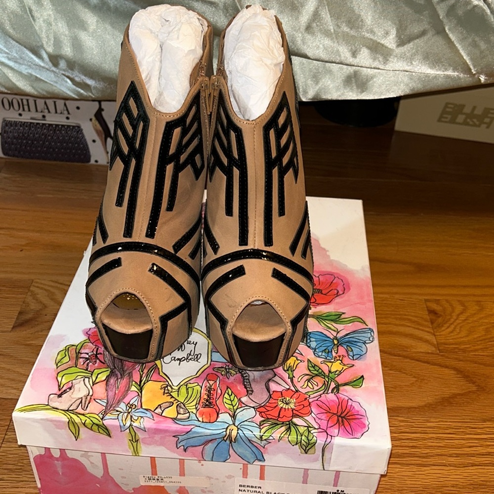 tan and black jeffrey campbell berber heel size 9.
